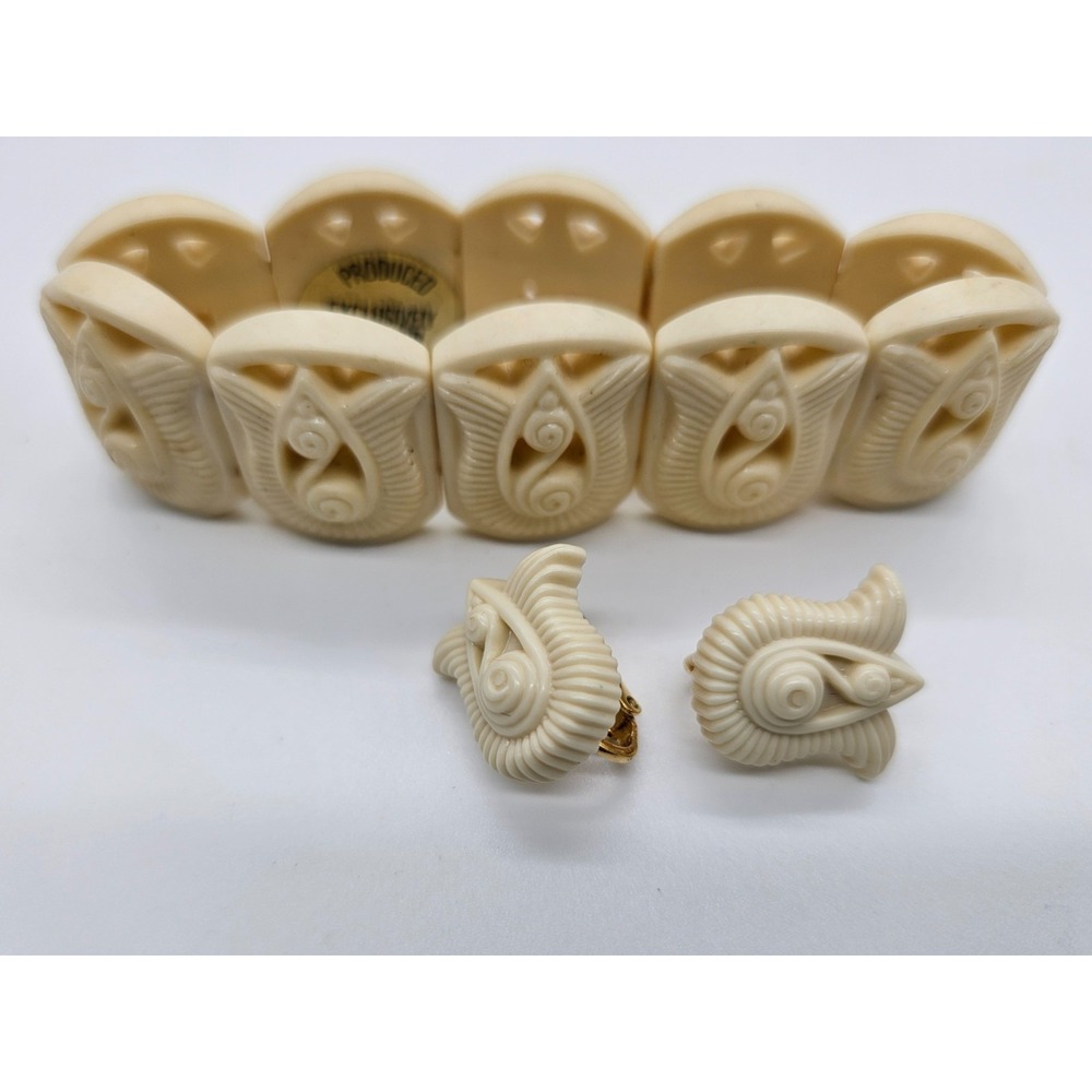 Avon Vintage Cream Carved Floral Link‎ Bracelet & Screwback Earrings Set